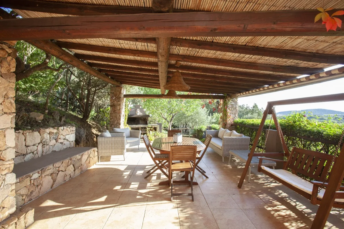 Covered terrace with garden swing