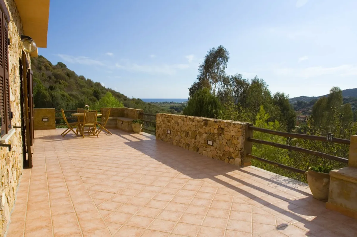 Upper terrace with valley view